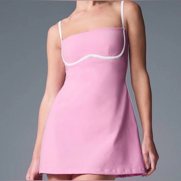🚨NWT🚨 ALO Yoga Airbrush Streamlined Dress in Sweet Pink Women’s Size Small - Picture 2 of 7